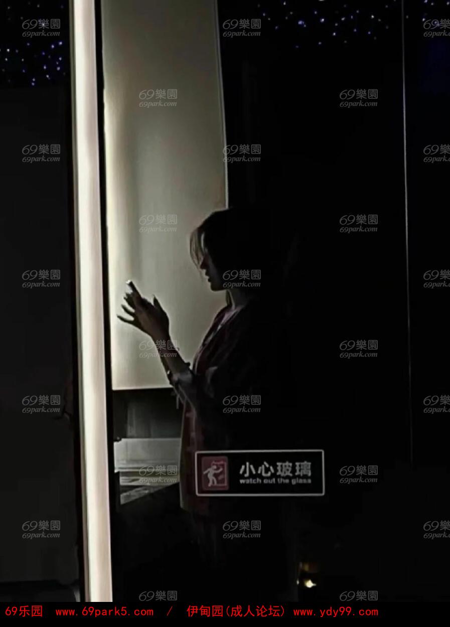 偷偷拍一张,Take a picture secretly